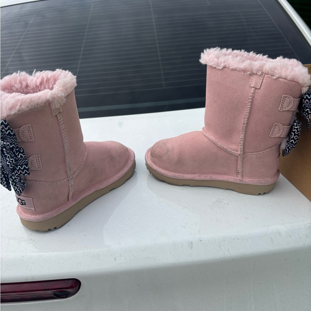 Toddler girl Pink Ugg boots w/ Blue Bow tie